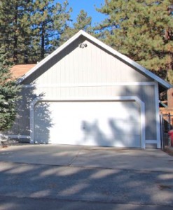 Garage on 113 E North Shore 